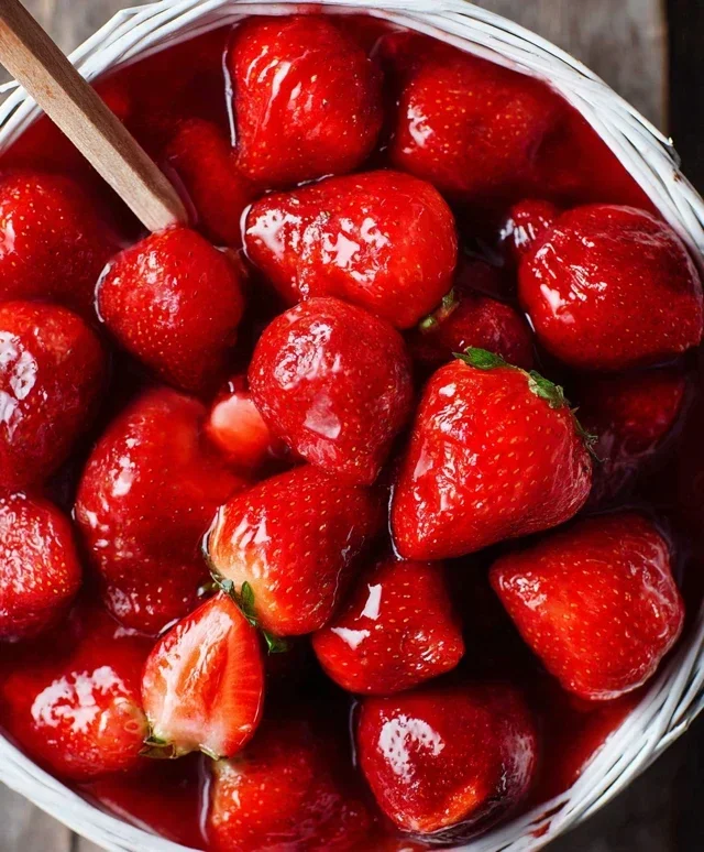 Fresh Strawberry Sauce (Strawberry Topping)